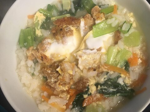 小松菜、にんじん、フライドチキンで卵雑炊